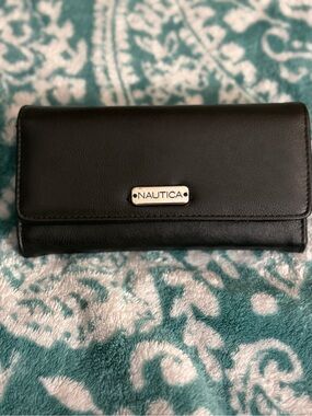 Nautica Black Continental Trifold Leather Wallet with Logo Plate